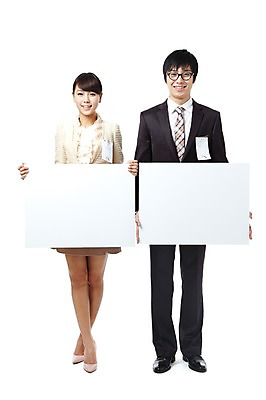 포토 JPG 스튜디오촬영 전신 직업 여자 남자 대학생 포즈 비즈니스 모션 안내 알림판 실내 서기 미소 웃음 들기 누끼 사람 동양인 정장 20대 성인 두명 비즈니스라이프 경쟁 한국인 구직 직장인 이름표 알림 면접 취업준비생 열정 수험표 청년만 성인만 국내포토 학생 라이프스타일 옷 감정 컨셉 표정 인종 청년 내부 파일형식