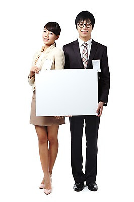포토 JPG 스튜디오촬영 전신 직업 여자 남자 대학생 포즈 비즈니스 모션 안내 알림판 실내 서기 미소 웃음 들기 누끼 사람 동양인 정장 20대 성인 두명 비즈니스라이프 경쟁 한국인 구직 직장인 이름표 알림 면접 취업준비생 열정 수험표 청년만 성인만 국내포토 학생 라이프스타일 옷 감정 컨셉 표정 인종 청년 내부 파일형식