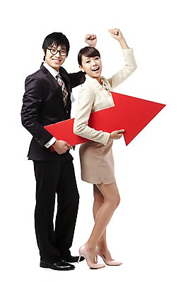 포토 JPG 스튜디오촬영 전신 직업 여자 남자 화살표 대학생 포즈 비즈니스 모션 실내 서기 미소 웃음 들기 누끼 사람 동양인 정장 손짓 20대 성인 두명 비즈니스라이프 경쟁 기쁨 한국인 구직 축하 직장인 이름표 합격 면접 상승 취업준비생 열정 수험표 청년만 성인만 국내포토 학생 라이프스타일 옷 감정 컨셉 표정 인종 청년 내부 파일형식