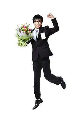 포토 JPG 스튜디오촬영 전신 직업 남자 대학생 꽃다발 포즈 비즈니스 모션 실내 한명 서기 미소 웃음 들기 누끼 사람 동양인 정장 손짓 20대 성인 비즈니스라이프 달리기 점프 경쟁 기쁨 한국인 구직 축하 직장인 이름표 합격 면접 취업준비생 열정 수험표 남자만 남자한명만 성인남자만 청년만 청년남자만 청년남자한명만 성인한명만 성인남자한명만 성인만 국내포토 1 학생 라이프스타일 옷 꽃 감정 컨셉 표정 인종 청년 내부 파일형식