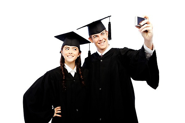 포토 JPG 스튜디오촬영 서양인 외국인 해외기획촬영 학생 여자 2011년태국 기념일 남자 대학생 포즈 학사모 졸업 모션 성공 졸업식 실내 졸업생 서기 미소 웃음 들기 누끼 사람 이벤트 상반신 20대 성인 두명 친구 카메라 사진촬영 축하 가운 졸업가운 결과 셀프카메라 청년만 성인만 국내포토 모자_잡화 옷 교육 컨셉 관계 표정 인종 청년 내부 전자제품 촬영 파일형식