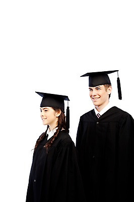 포토 JPG 스튜디오촬영 서양인 외국인 해외기획촬영 학생 응시 여자 2011년태국 기념일 남자 대학생 포즈 학사모 졸업 모션 성공 졸업식 실내 졸업생 서기 미소 웃음 누끼 사람 이벤트 상반신 20대 성인 두명 친구 축하 가운 졸업가운 결과 청년만 성인만 국내포토 모자_잡화 시선 옷 교육 컨셉 관계 표정 인종 청년 내부 파일형식