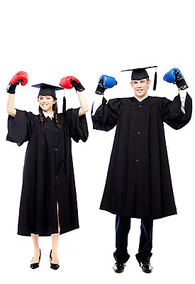 포토 JPG 스튜디오촬영 전신 서양인 외국인 해외기획촬영 학생 여자 2011년태국 남자 대학생 포즈 학사모 졸업 모션 성공 실내 졸업생 서기 미소 웃음 누끼 사람 20대 성인 두명 친구 경쟁 권투 축하 우승 가운 졸업가운 권투글러브 결과 라이벌 싸움 권투용품 청년만 성인만 국내포토 모자_잡화 옷 교육 스포츠용품 컨셉 관계 표정 인종 청년 내부 격투기 글러브 최고 파일형식