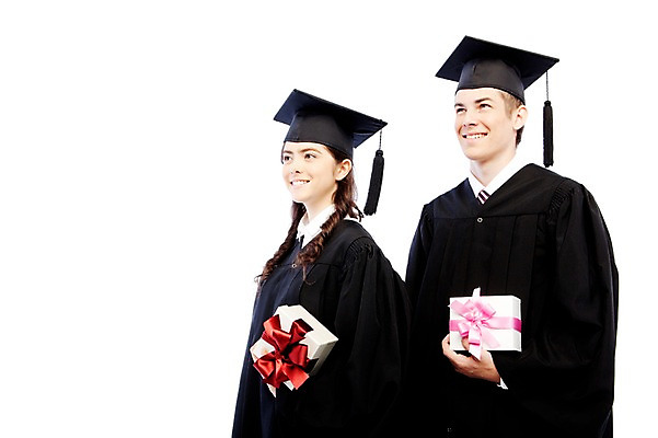 포토 JPG 스튜디오촬영 서양인 외국인 해외기획촬영 학생 응시 여자 2011년태국 기념일 남자 대학생 포즈 학사모 졸업 모션 성공 졸업식 실내 졸업생 선물 서기 미소 웃음 들기 누끼 사람 이벤트 상반신 20대 성인 두명 친구 선물상자 상자 축하 가운 졸업가운 결과 청년만 성인만 국내포토 모자_잡화 시선 옷 교육 컨셉 관계 표정 인종 청년 내부 파일형식