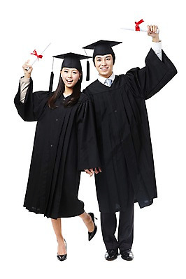 포토 JPG 스튜디오촬영 전신 학생 여자 기념일 남자 리본 대학생 포즈 학사모 졸업 모션 성공 졸업식 실내 졸업생 서기 미소 웃음 들기 누끼 사람 동양인 이벤트 20대 성인 두명 장식 친구 한국인 축하 가운 졸업가운 결과 졸업장 청년만 성인만 국내포토 모자_잡화 옷 교육 컨셉 관계 표정 인종 청년 내부 파일형식