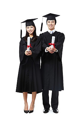 포토 JPG 스튜디오촬영 전신 학생 여자 기념일 남자 리본 대학생 포즈 학사모 졸업 모션 성공 졸업식 실내 졸업생 서기 미소 웃음 들기 누끼 사람 동양인 이벤트 20대 성인 두명 장식 친구 한국인 축하 가운 졸업가운 결과 졸업장 청년만 성인만 국내포토 모자_잡화 옷 교육 컨셉 관계 표정 인종 청년 내부 파일형식