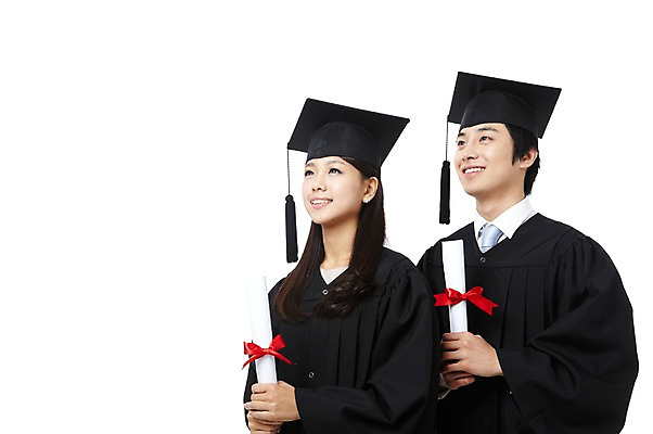 포토 JPG 스튜디오촬영 학생 응시 여자 기념일 남자 리본 대학생 포즈 학사모 졸업 모션 성공 졸업식 실내 졸업생 서기 미소 웃음 들기 누끼 사람 동양인 이벤트 상반신 20대 성인 두명 장식 친구 한국인 축하 가운 졸업가운 결과 졸업장 청년만 성인만 국내포토 모자_잡화 시선 옷 교육 컨셉 관계 표정 인종 청년 내부 파일형식