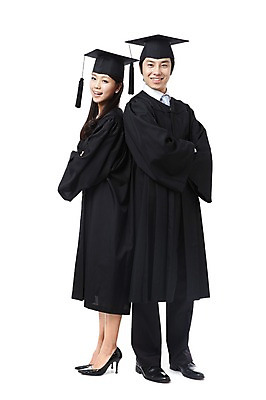 포토 JPG 스튜디오촬영 전신 학생 여자 기념일 남자 대학생 포즈 학사모 졸업 모션 성공 졸업식 실내 졸업생 서기 미소 웃음 누끼 사람 동양인 이벤트 20대 성인 두명 친구 팔짱 기댐 한국인 등맞대기 축하 가운 졸업가운 결과 청년만 성인만 국내포토 모자_잡화 옷 교육 컨셉 관계 표정 인종 청년 내부 파일형식