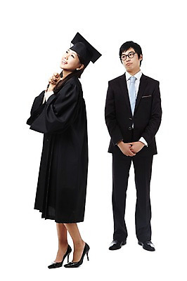 포토 JPG 스튜디오촬영 전신 학생 여자 기념일 남자 대학생 포즈 학사모 졸업 모션 성공 졸업식 실내 졸업생 서기 미소 웃음 누끼 사람 동양인 정장 손짓 이벤트 20대 성인 두명 친구 기쁨 한국인 축하 가운 졸업가운 결과 부러움 청년만 성인만 국내포토 모자_잡화 옷 교육 감정 컨셉 관계 표정 인종 청년 내부 파일형식