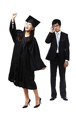 포토 JPG 스튜디오촬영 전신 학생 여자 기념일 남자 대학생 포즈 학사모 졸업 모션 성공 졸업식 실내 졸업생 서기 미소 웃음 누끼 사람 동양인 정장 손짓 이벤트 20대 성인 두명 친구 파이팅 한국인 축하 가운 졸업가운 결과 부러움 청년만 성인만 국내포토 모자_잡화 옷 교육 감정 컨셉 관계 표정 인종 청년 내부 파일형식