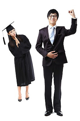 포토 JPG 스튜디오촬영 전신 학생 여자 기념일 남자 대학생 포즈 학사모 졸업 모션 성공 졸업식 실내 졸업생 서기 미소 웃음 누끼 사람 동양인 정장 손짓 이벤트 20대 성인 두명 친구 파이팅 한국인 축하 가운 졸업가운 결과 부러움 청년만 성인만 국내포토 모자_잡화 옷 교육 감정 컨셉 관계 표정 인종 청년 내부 파일형식