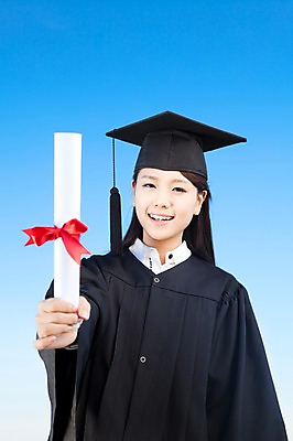 포토 JPG 학생 여자 기념일 리본 대학생 포즈 학사모 졸업 모션 하늘 성공 졸업식 졸업생 한명 서기 미소 웃음 들기 사람 동양인 이벤트 상반신 20대 성인 야외 장식 한국인 축하 가운 졸업가운 결과 졸업장 여자만 여자한명만 성인여자만 청년만 청년여자만 성인한명만 청년여자한명만 성인여자한명만 성인만 국내포토 모자_잡화 1 옷 교육 컨셉 표정 인종 청년 파일형식