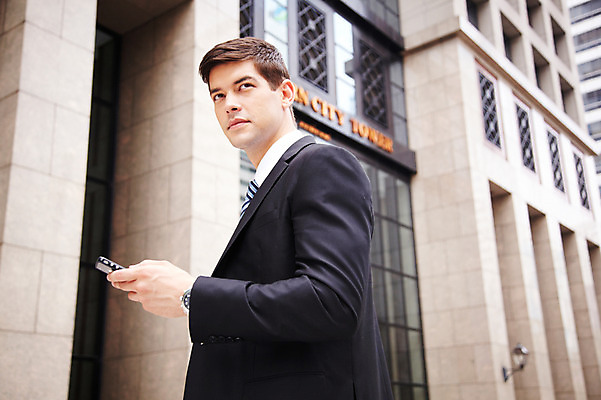 포토 JPG 주간 서양인 외국인 해외기획촬영 건축물 2011년태국 남자 포즈 비즈니스 모션 한명 서기 들기 사람 정장 빌딩 상반신 20대 성인 야외 건물 스마트폰 핸드폰 도시 직장인 비즈니스맨 도심 남자만 남자한명만 성인남자만 청년만 청년남자만 청년남자한명만 성인한명만 성인남자한명만 성인만 국내포토 자연요소 직업 1 옷 건축 인종 청년 전자제품 스마트기기 파일형식