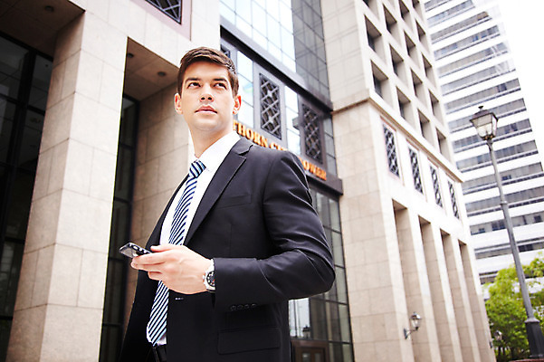 포토 JPG 주간 서양인 외국인 해외기획촬영 건축물 2011년태국 남자 포즈 비즈니스 모션 한명 서기 들기 사람 정장 빌딩 상반신 20대 성인 야외 건물 스마트폰 핸드폰 도시 직장인 비즈니스맨 도심 남자만 남자한명만 성인남자만 청년만 청년남자만 청년남자한명만 성인한명만 성인남자한명만 성인만 국내포토 자연요소 직업 1 옷 건축 인종 청년 전자제품 스마트기기 파일형식