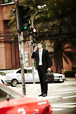 포토 JPG 주간 전신 서양인 외국인 해외기획촬영 건축물 2011년태국 남자 도로 포즈 서류가방 가방 비즈니스 모션 자동차 거리 한명 서기 들기 사람 정장 빌딩 20대 성인 야외 건물 스마트폰 핸드폰 도시 직장인 비즈니스맨 기다림 도심 신호등 통화 남자만 남자한명만 성인남자만 청년만 청년남자만 청년남자한명만 성인한명만 성인남자한명만 성인만 국내포토 자연요소 직업 1 잡화 옷 건축 길 육상교통 교통시설 인종 청년 전자제품 스마트기기 파일형식