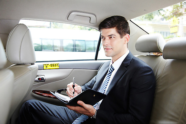 포토 JPG 주간 서양인 외국인 해외기획촬영 2011년태국 남자 교통수단 포즈 이동 비즈니스 모션 자동차 문구용품 대중교통 한명 미소 웃음 들기 사람 앉기 정장 손짓 상반신 20대 성인 야외 필기구 펜 볼펜 다이어리 메모지 도시 직장인 비즈니스맨 택시 차안 남자만 남자한명만 성인남자만 청년만 청년남자만 청년남자한명만 성인한명만 성인남자한명만 성인만 국내포토 자연요소 직업 1 옷 육상교통 교통 컨셉 승용차 표정 인종 청년 사무용품 오브젝트 파일형식