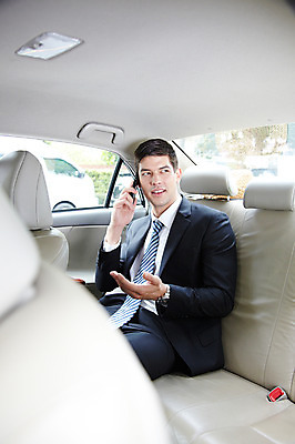 포토 JPG 주간 서양인 외국인 해외기획촬영 2011년태국 남자 교통수단 포즈 이동 비즈니스 모션 자동차 대중교통 한명 들기 사람 앉기 정장 손짓 상반신 20대 성인 야외 스마트폰 핸드폰 도시 직장인 비즈니스맨 택시 통화 차안 남자만 남자한명만 성인남자만 청년만 청년남자만 청년남자한명만 성인한명만 성인남자한명만 성인만 국내포토 자연요소 직업 1 옷 육상교통 교통 컨셉 승용차 인종 청년 전자제품 스마트기기 파일형식