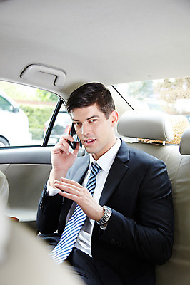 포토 JPG 주간 서양인 외국인 해외기획촬영 2011년태국 남자 교통수단 포즈 이동 비즈니스 모션 자동차 대중교통 한명 들기 사람 앉기 정장 손짓 상반신 20대 성인 야외 스마트폰 핸드폰 도시 직장인 비즈니스맨 택시 통화 차안 남자만 남자한명만 성인남자만 청년만 청년남자만 청년남자한명만 성인한명만 성인남자한명만 성인만 국내포토 자연요소 직업 1 옷 육상교통 교통 컨셉 승용차 인종 청년 전자제품 스마트기기 파일형식