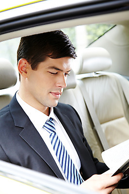 포토 JPG 주간 서양인 외국인 해외기획촬영 응시 2011년태국 남자 교통수단 포즈 이동 비즈니스 모션 자동차 대중교통 한명 들기 사람 앉기 정장 상반신 20대 성인 야외 도시 직장인 비즈니스맨 잡지 택시 차안 남자만 남자한명만 성인남자만 청년만 청년남자만 청년남자한명만 성인한명만 성인남자한명만 성인만 국내포토 자연요소 직업 1 시선 옷 육상교통 교통 컨셉 승용차 인종 청년 간행물 파일형식