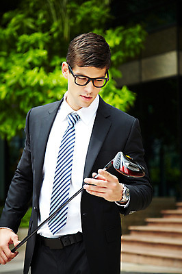 포토 JPG 주간 서양인 외국인 나무 해외기획촬영 건축물 응시 2011년태국 남자 포즈 골프 비즈니스 모션 골프용품 골프클럽 한명 서기 들기 사람 정장 빌딩 상반신 20대 성인 야외 건물 계단 골프채 도시 직장인 비즈니스맨 도심 남자만 남자한명만 성인남자만 청년만 청년남자만 청년남자한명만 성인한명만 성인남자한명만 성인만 국내포토 자연요소 식물 직업 1 시선 옷 건축 스포츠용품 인종 청년 구기 파일형식