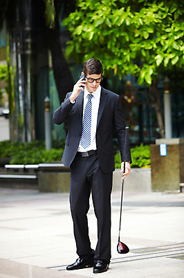 포토 JPG 주간 전신 서양인 외국인 나무 해외기획촬영 건축물 2011년태국 남자 포즈 골프 비즈니스 모션 골프용품 골프클럽 한명 서기 들기 사람 정장 빌딩 20대 성인 야외 건물 스마트폰 핸드폰 계단 골프채 도시 직장인 비즈니스맨 도심 통화 남자만 남자한명만 성인남자만 청년만 청년남자만 청년남자한명만 성인한명만 성인남자한명만 성인만 국내포토 자연요소 식물 직업 1 옷 건축 스포츠용품 인종 청년 전자제품 스마트기기 구기 파일형식