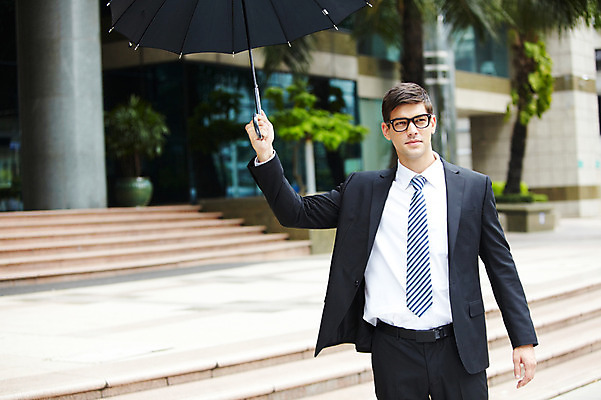 포토 JPG 주간 서양인 외국인 해외기획촬영 건축물 잡화 2011년태국 남자 포즈 우산 비즈니스 모션 한명 서기 미소 웃음 들기 사람 정장 빌딩 상반신 20대 성인 야외 건물 계단 도시 직장인 비즈니스맨 도심 남자만 남자한명만 성인남자만 청년만 청년남자만 청년남자한명만 성인한명만 성인남자한명만 성인만 국내포토 자연요소 직업 1 옷 건축 표정 인종 청년 파일형식