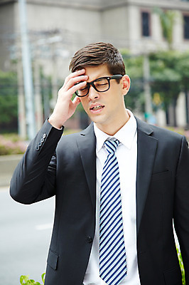 포토 JPG 주간 서양인 외국인 해외기획촬영 건축물 2011년태국 남자 포즈 비즈니스 모션 표정 한명 서기 사람 정장 손짓 빌딩 상반신 20대 성인 야외 건물 눈감음 분노 도시 직장인 비즈니스맨 도심 괴로움 남자만 남자한명만 성인남자만 청년만 청년남자만 청년남자한명만 성인한명만 성인남자한명만 성인만 국내포토 자연요소 직업 1 옷 건축 감정 인종 청년 파일형식