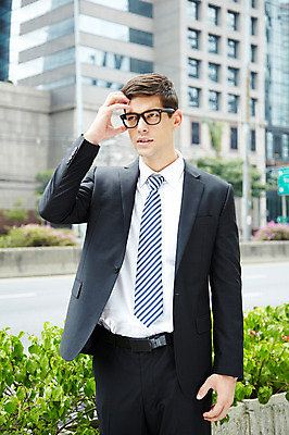 포토 JPG 주간 서양인 외국인 해외기획촬영 건축물 2011년태국 남자 도로 포즈 생각 비즈니스 모션 표정 한명 서기 사람 정장 손짓 빌딩 상반신 20대 성인 야외 건물 분노 도시 직장인 비즈니스맨 도심 고민 괴로움 남자만 남자한명만 성인남자만 청년만 청년남자만 청년남자한명만 성인한명만 성인남자한명만 성인만 국내포토 자연요소 직업 1 옷 건축 감정 길 교통시설 인종 청년 파일형식