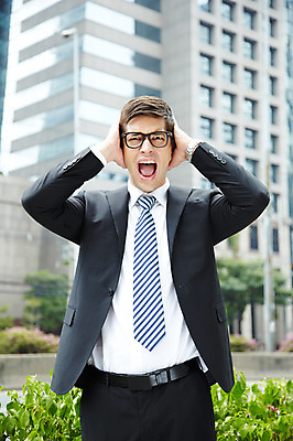 포토 JPG 주간 서양인 외국인 해외기획촬영 건축물 2011년태국 남자 포즈 비즈니스 모션 표정 한명 서기 사람 정장 손짓 빌딩 상반신 20대 성인 야외 건물 외침 분노 도시 직장인 비즈니스맨 도심 귀막기 괴로움 남자만 남자한명만 성인남자만 청년만 청년남자만 청년남자한명만 성인한명만 성인남자한명만 성인만 국내포토 자연요소 직업 1 옷 건축 감정 인종 청년 소리 파일형식