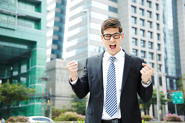 포토 JPG 주간 서양인 외국인 해외기획촬영 건축물 2011년태국 남자 포즈 비즈니스 모션 표정 한명 서기 사람 정장 손짓 빌딩 상반신 20대 성인 야외 건물 외침 주먹 분노 도시 직장인 비즈니스맨 도심 괴로움 남자만 남자한명만 성인남자만 청년만 청년남자만 청년남자한명만 성인한명만 성인남자한명만 성인만 국내포토 자연요소 직업 1 옷 건축 감정 인종 청년 소리 파일형식