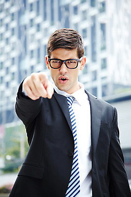 포토 JPG 주간 서양인 외국인 해외기획촬영 건축물 2011년태국 남자 포즈 비즈니스 모션 표정 한명 서기 사람 정장 손짓 빌딩 상반신 20대 성인 야외 건물 분노 가리킴 도시 직장인 비즈니스맨 도심 괴로움 남자만 남자한명만 성인남자만 청년만 청년남자만 청년남자한명만 성인한명만 성인남자한명만 성인만 국내포토 자연요소 직업 1 옷 건축 감정 인종 청년 파일형식