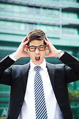 포토 JPG 주간 서양인 외국인 해외기획촬영 건축물 2011년태국 남자 포즈 비즈니스 모션 표정 한명 서기 사람 정장 손짓 빌딩 상반신 20대 성인 야외 건물 분노 도시 직장인 비즈니스맨 도심 괴로움 남자만 남자한명만 성인남자만 청년만 청년남자만 청년남자한명만 성인한명만 성인남자한명만 성인만 국내포토 자연요소 직업 1 옷 건축 감정 인종 청년 파일형식