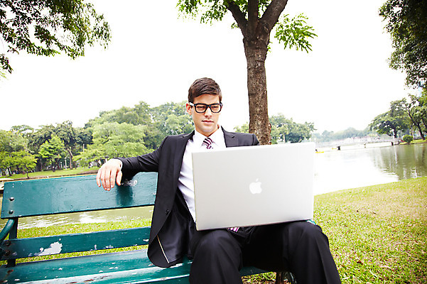 포토 JPG 주간 서양인 외국인 나무 식물 해외기획촬영 응시 공원 2011년태국 남자 호수 포즈 벤치 의자 비즈니스 모션 휴식 한명 들기 사람 앉기 정장 잔디 상반신 20대 성인 야외 노트북 컴퓨터 도시 직장인 비즈니스맨 남자만 남자한명만 성인남자만 청년만 청년남자만 청년남자한명만 성인한명만 성인남자한명만 성인만 국내포토 자연요소 직업 1 시선 옷 공공시설 가구 컨셉 인종 청년 전자제품 파일형식