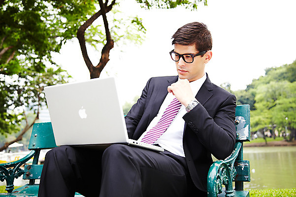 포토 JPG 주간 서양인 외국인 나무 식물 해외기획촬영 응시 공원 2011년태국 남자 호수 포즈 벤치 의자 비즈니스 모션 휴식 한명 들기 사람 앉기 정장 잔디 상반신 20대 성인 야외 노트북 컴퓨터 도시 직장인 비즈니스맨 남자만 남자한명만 성인남자만 청년만 청년남자만 청년남자한명만 성인한명만 성인남자한명만 성인만 국내포토 자연요소 직업 1 시선 옷 공공시설 가구 컨셉 인종 청년 전자제품 파일형식