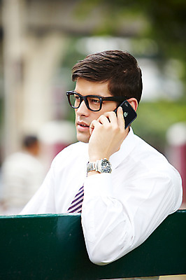포토 JPG 주간 서양인 외국인 나무 식물 해외기획촬영 공원 2011년태국 남자 포즈 벤치 의자 비즈니스 모션 휴식 한명 들기 사람 앉기 정장 상반신 20대 성인 야외 스마트폰 핸드폰 도시 직장인 비즈니스맨 통화 남자만 남자한명만 성인남자만 청년만 청년남자만 청년남자한명만 성인한명만 성인남자한명만 성인만 국내포토 자연요소 직업 1 옷 공공시설 가구 컨셉 인종 청년 전자제품 스마트기기 파일형식