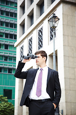포토 JPG 주간 서양인 외국인 해외기획촬영 건축물 2011년태국 남자 포즈 비즈니스 모션 한명 서기 들기 사람 정장 빌딩 상반신 20대 성인 야외 건물 쌍안경 망원경 관찰 도시 직장인 비즈니스맨 도심 남자만 남자한명만 성인남자만 청년만 청년남자만 청년남자한명만 성인한명만 성인남자한명만 성인만 국내포토 자연요소 직업 1 옷 건축 인종 청년 파일형식