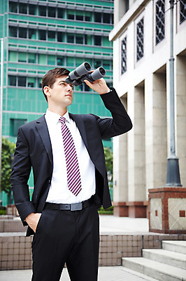포토 JPG 주간 서양인 외국인 해외기획촬영 건축물 2011년태국 남자 포즈 비즈니스 모션 한명 서기 들기 사람 정장 빌딩 상반신 20대 성인 야외 건물 쌍안경 망원경 관찰 도시 직장인 비즈니스맨 도심 남자만 남자한명만 성인남자만 청년만 청년남자만 청년남자한명만 성인한명만 성인남자한명만 성인만 국내포토 자연요소 직업 1 옷 건축 인종 청년 파일형식