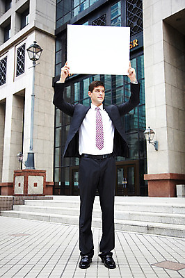 포토 JPG 주간 전신 서양인 외국인 해외기획촬영 건축물 2011년태국 남자 포즈 비즈니스 모션 안내 알림판 한명 서기 들기 사람 정장 빌딩 20대 성인 야외 건물 계단 도시 직장인 비즈니스맨 도심 알림 남자만 남자한명만 성인남자만 청년만 청년남자만 청년남자한명만 성인한명만 성인남자한명만 성인만 국내포토 자연요소 직업 1 옷 건축 인종 청년 파일형식