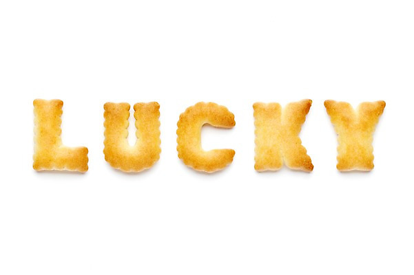 포토 JPG 스튜디오촬영 문자 알파벳 영어 음식 대문자 디저트 실내 누끼 사람없음 단어 쿠키 과자 빵집 행운 러키 국내포토 컨셉 내부 상점 파일형식