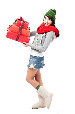 포토 JPG 스튜디오촬영 전신 모자 학생 계절 여자 기념일 행복 대학생 포즈 크리스마스 겨울 모션 실내 선물 한명 서기 미소 웃음 들기 누끼 사람 동양인 이벤트 20대 성인 선물상자 상자 목도리 기쁨 한국인 즐거움 여자만 여자한명만 성인여자만 청년만 청년여자만 성인한명만 청년여자한명만 성인여자한명만 성인만 국내포토 1 잡화 감정 표정 인종 청년 내부 파일형식