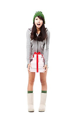 포토 JPG 스튜디오촬영 전신 모자 학생 계절 여자 기념일 행복 대학생 포즈 크리스마스 겨울 모션 실내 선물 한명 서기 미소 웃음 들기 누끼 사람 동양인 이벤트 20대 성인 선물상자 상자 기쁨 한국인 즐거움 여자만 여자한명만 성인여자만 청년만 청년여자만 성인한명만 청년여자한명만 성인여자한명만 성인만 국내포토 1 잡화 감정 표정 인종 청년 내부 파일형식