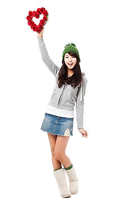 포토 JPG 스튜디오촬영 전신 모자 학생 계절 여자 기념일 꽃 행복 대학생 포즈 크리스마스 겨울 모션 실내 한명 서기 미소 웃음 들기 누끼 사람 동양인 이벤트 20대 성인 장미 화환 기쁨 한국인 즐거움 오브젝트 여자만 여자한명만 성인여자만 청년만 청년여자만 성인한명만 청년여자한명만 성인여자한명만 성인만 국내포토 식물 1 잡화 감정 표정 인종 청년 내부 파일형식