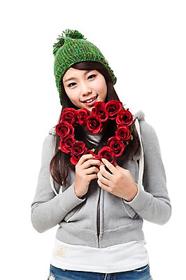 포토 JPG 스튜디오촬영 모자 학생 계절 여자 기념일 꽃 행복 대학생 포즈 크리스마스 겨울 모션 실내 한명 서기 미소 웃음 들기 누끼 사람 동양인 이벤트 상반신 20대 성인 장미 화환 기쁨 한국인 즐거움 오브젝트 여자만 여자한명만 성인여자만 청년만 청년여자만 성인한명만 청년여자한명만 성인여자한명만 성인만 국내포토 식물 1 잡화 감정 표정 인종 청년 내부 파일형식