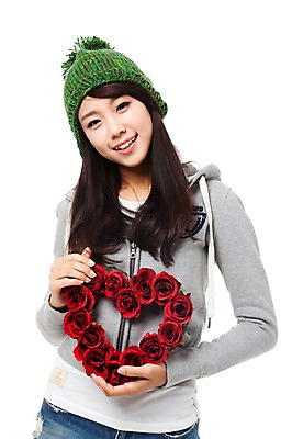 포토 JPG 스튜디오촬영 모자 학생 계절 여자 기념일 꽃 행복 대학생 포즈 크리스마스 겨울 모션 실내 한명 서기 미소 웃음 들기 누끼 사람 동양인 이벤트 상반신 20대 성인 장미 화환 기쁨 한국인 즐거움 오브젝트 여자만 여자한명만 성인여자만 청년만 청년여자만 성인한명만 청년여자한명만 성인여자한명만 성인만 국내포토 식물 1 잡화 감정 표정 인종 청년 내부 파일형식