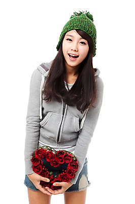 포토 JPG 스튜디오촬영 모자 학생 계절 여자 기념일 꽃 행복 대학생 포즈 크리스마스 겨울 모션 실내 한명 서기 미소 웃음 들기 누끼 사람 동양인 이벤트 상반신 20대 성인 장미 화환 기쁨 한국인 즐거움 오브젝트 여자만 여자한명만 성인여자만 청년만 청년여자만 성인한명만 청년여자한명만 성인여자한명만 성인만 국내포토 식물 1 잡화 감정 표정 인종 청년 내부 파일형식