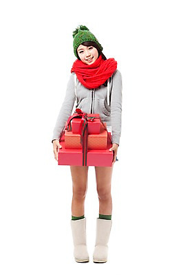 포토 JPG 스튜디오촬영 전신 모자 학생 계절 여자 기념일 행복 대학생 포즈 크리스마스 겨울 모션 실내 선물 한명 서기 미소 웃음 들기 누끼 사람 동양인 이벤트 20대 성인 선물상자 상자 목도리 기쁨 한국인 즐거움 여자만 여자한명만 성인여자만 청년만 청년여자만 성인한명만 청년여자한명만 성인여자한명만 성인만 국내포토 1 잡화 감정 표정 인종 청년 내부 파일형식