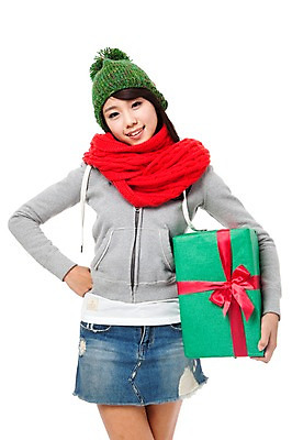 포토 JPG 스튜디오촬영 모자 학생 계절 여자 기념일 행복 대학생 허리손 포즈 크리스마스 겨울 모션 실내 선물 한명 서기 미소 웃음 들기 누끼 사람 동양인 이벤트 상반신 20대 성인 선물상자 상자 목도리 기쁨 한국인 즐거움 여자만 여자한명만 성인여자만 청년만 청년여자만 성인한명만 청년여자한명만 성인여자한명만 성인만 국내포토 1 잡화 감정 표정 인종 청년 내부 파일형식