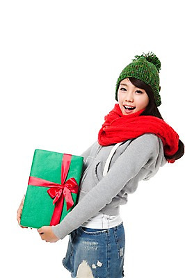 포토 JPG 스튜디오촬영 모자 학생 계절 여자 기념일 행복 대학생 포즈 크리스마스 겨울 모션 실내 선물 한명 서기 미소 웃음 들기 누끼 사람 동양인 이벤트 상반신 20대 성인 선물상자 상자 목도리 기쁨 한국인 즐거움 여자만 여자한명만 성인여자만 청년만 청년여자만 성인한명만 청년여자한명만 성인여자한명만 성인만 국내포토 1 잡화 감정 표정 인종 청년 내부 파일형식