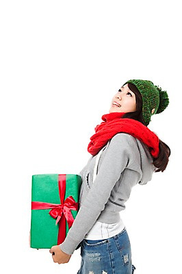 포토 JPG 스튜디오촬영 모자 학생 계절 여자 기념일 행복 대학생 포즈 크리스마스 겨울 모션 실내 선물 한명 서기 미소 웃음 들기 누끼 사람 동양인 이벤트 상반신 20대 성인 선물상자 상자 목도리 기쁨 한국인 즐거움 여자만 여자한명만 성인여자만 청년만 청년여자만 성인한명만 청년여자한명만 성인여자한명만 성인만 국내포토 1 잡화 감정 표정 인종 청년 내부 파일형식