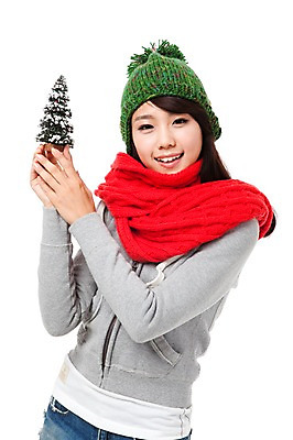 포토 JPG 스튜디오촬영 모자 학생 계절 여자 기념일 행복 대학생 포즈 크리스마스장식 크리스마스 겨울 모션 크리스마스용품 실내 한명 서기 미소 웃음 들기 누끼 사람 동양인 이벤트 상반신 20대 성인 크리스마스트리 목도리 기쁨 한국인 즐거움 오브젝트 여자만 여자한명만 성인여자만 청년만 청년여자만 성인한명만 청년여자한명만 성인여자한명만 성인만 국내포토 1 잡화 감정 표정 인종 청년 내부 용품 파일형식